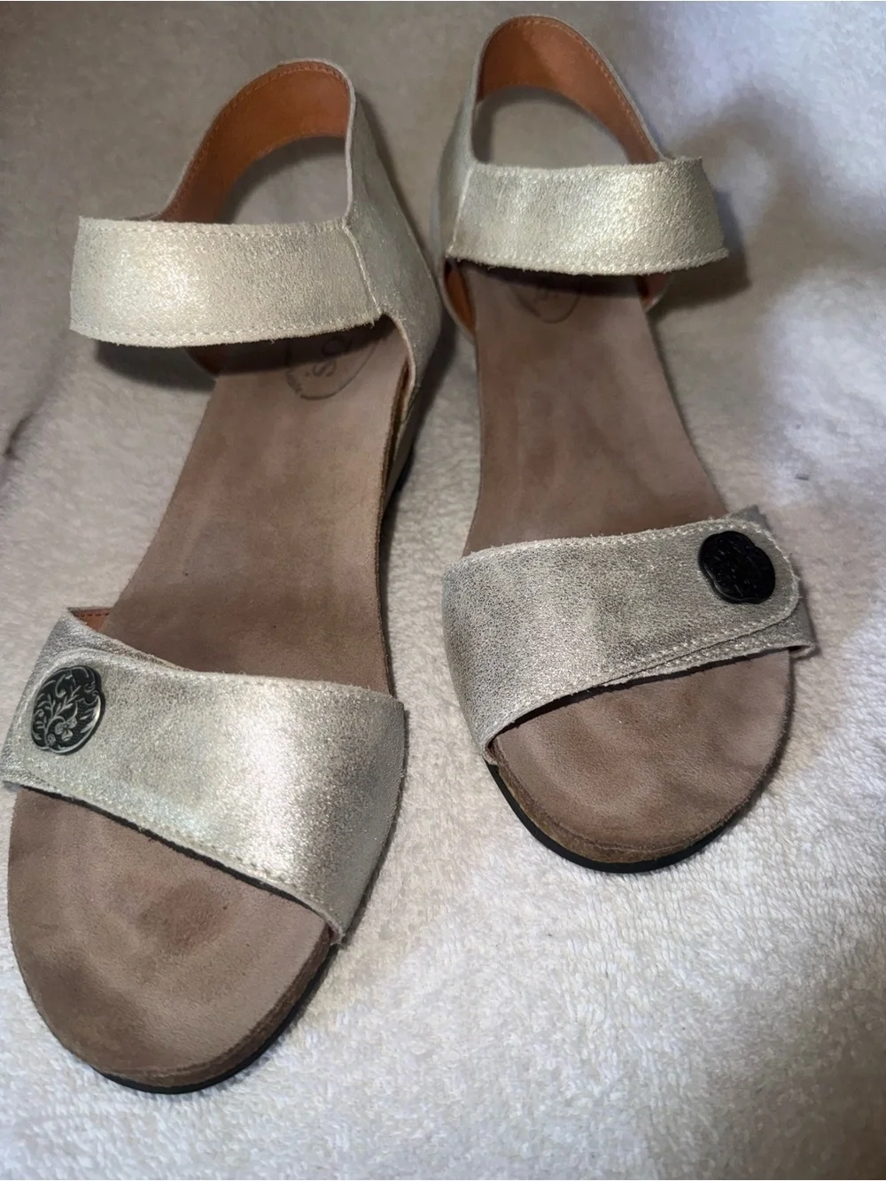 Taos Footwear Women's Shimmery Gold Slingback Sandals